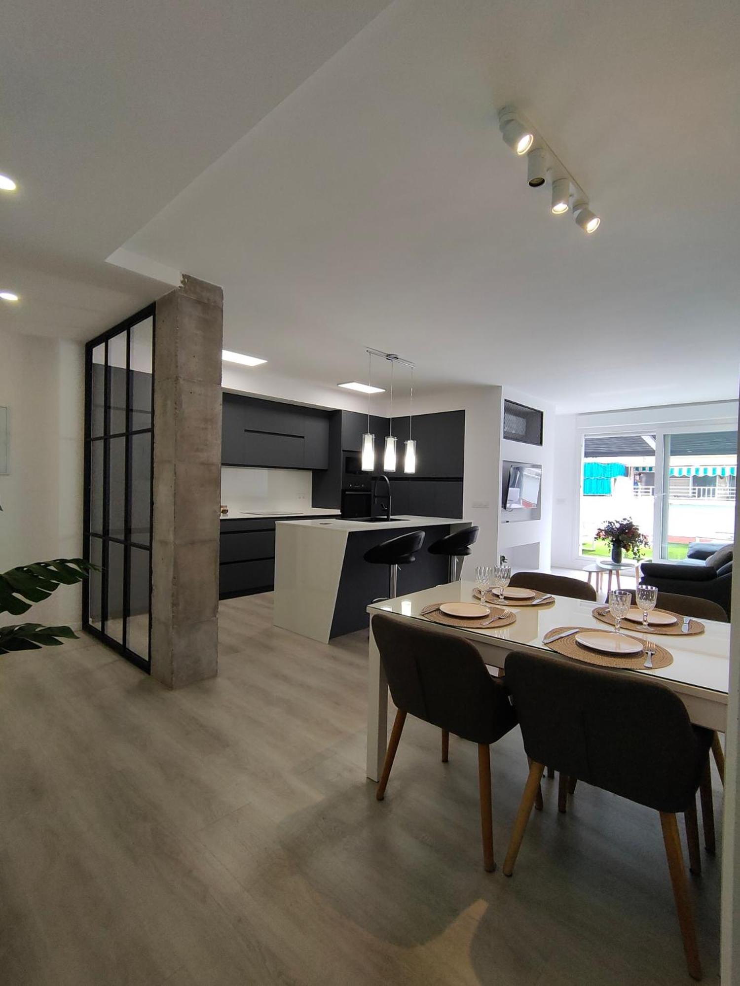 Casa Mallen, Con Amplia Terraza, En El Barrio De Nervion Sevilha Exterior foto