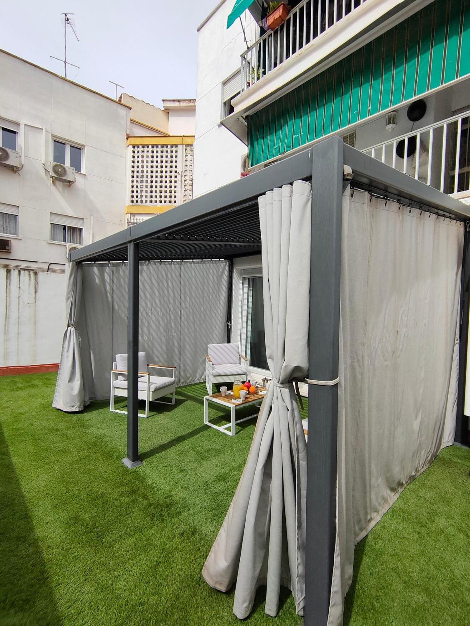 Casa Mallen, Con Amplia Terraza, En El Barrio De Nervion Sevilha Exterior foto