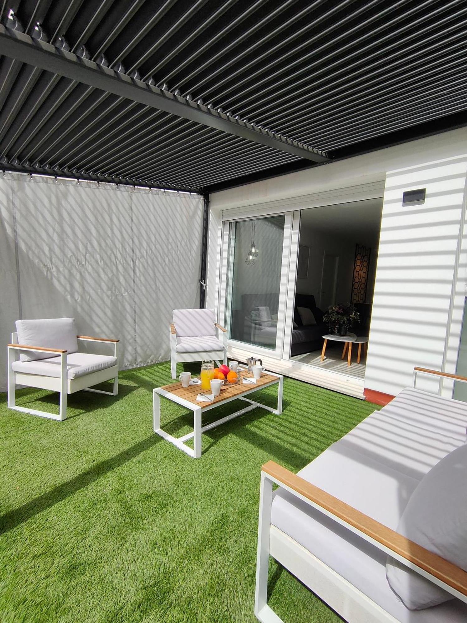 Casa Mallen, Con Amplia Terraza, En El Barrio De Nervion Sevilha Exterior foto
